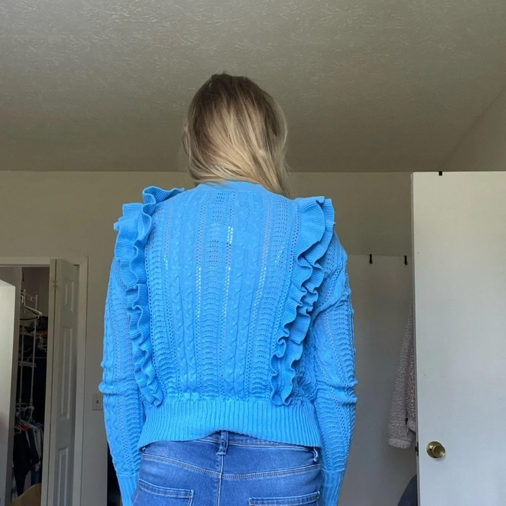 Francesca’s NWOT Ruffled pull over sweater - Picture 7 of 8